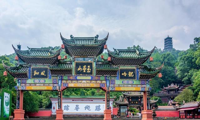 马克龙访华期间被邀请参观都江堰，这个安排让很多人直呼看不懂