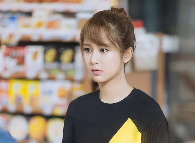 央媒发文！33岁杨紫高调官宣喜讯，网友：恭喜，终于等到了这一天