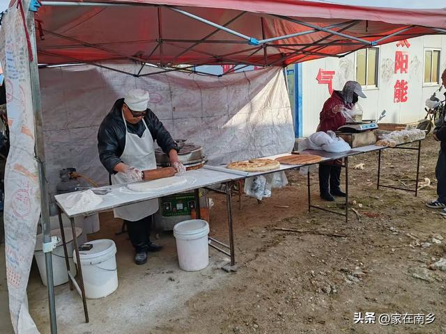 赶大霞坞集必做的“怪事”：绕开菜摊直奔烟摊，只为寻这口老味道