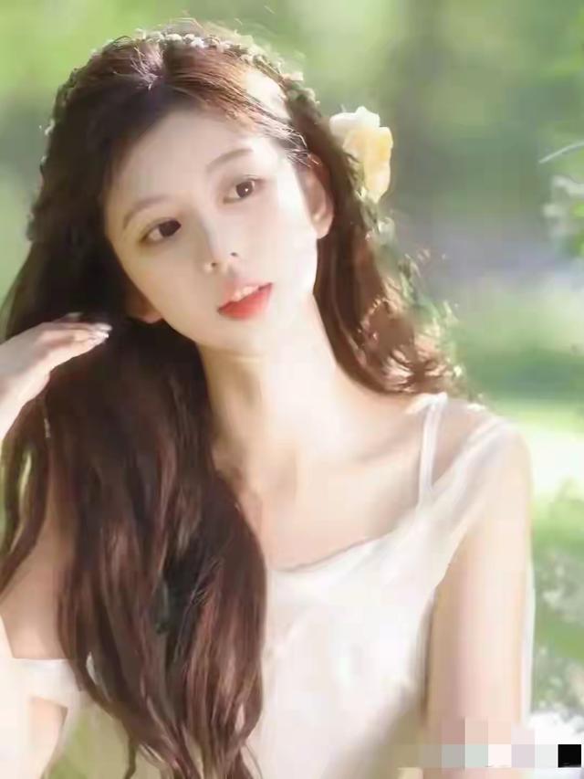 广东东莞一校花好漂亮， 身高168cm，体重46kg 美的让人移不开眼