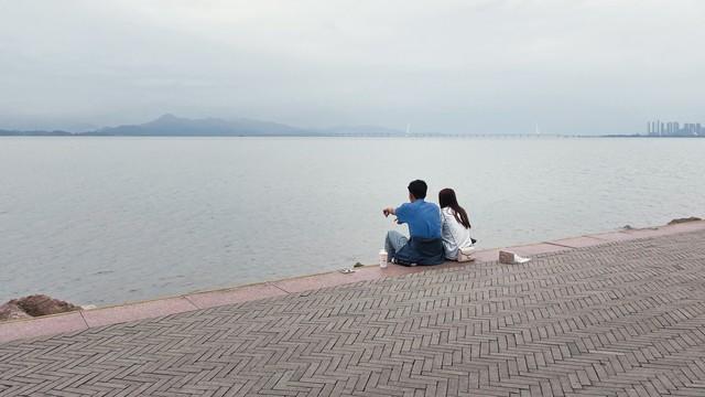 情感爆文：当爱已成往事，回忆为何还在刺痛？那些年我们错过的