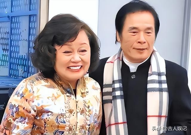 “6个老婆”同住一屋	，每人每月7万零花钱，71岁又娶第七房小娇妻