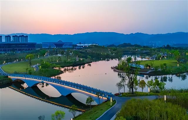 垫江三合湖湿地公园灯饰升级，三种灯光模式解锁夜间新玩法！