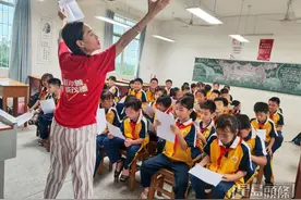 香港女星赴广东廉江下乡扶贫教小学生演戏！支教7天热到头痛长痱图片