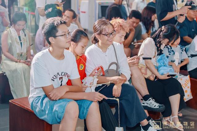 市民热捧“深博之夜” ！ 如诗如画 “双节盛会”再掀文化热潮