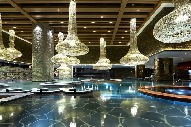 不止铁锅炖冰雪，靠洗澡养活百万人，谁才是东北第一“澡都”？