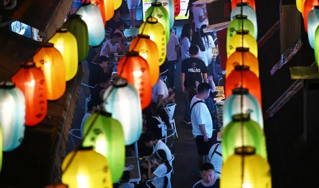 不输昆明！高铁可达20℃暖冬小城，泡温泉晒太阳水果随吃！人少物价低，6元就嗦粉！