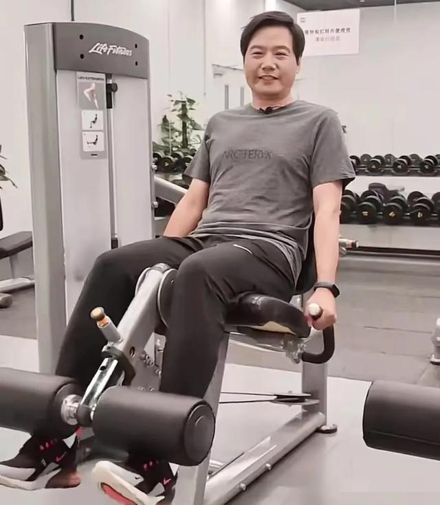 看了刘强东，再看雷军才知道：运动和不运动的男人，差距多大