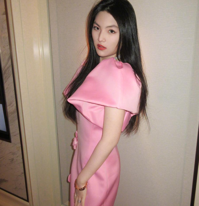 李湘担心的事情还是发生了，16岁王诗龄成了母亲的“牺牲品”！