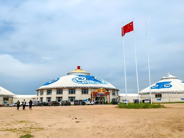 内蒙古旅游：从牛奶湖到风情马镇行（图）