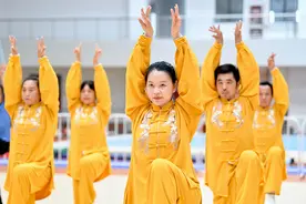 中医养生夜校占领年轻人夜生活 “中式瑜伽”让身心充电图片