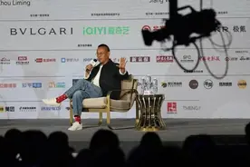 姜文：多用点脑子，少用点手机图片