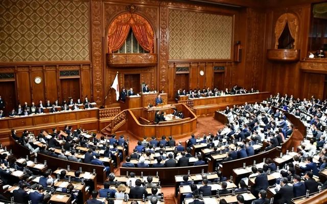 上台不到3个月，高市要提前大选	，不到48小时，收到中方一句警告