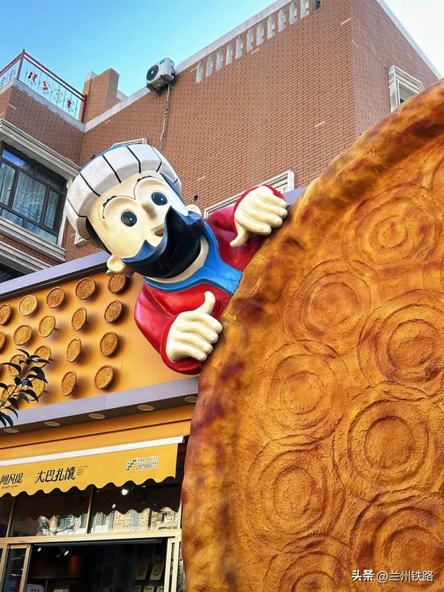 #“我的铁路风景”故事汇#金秋全域特色线路丨走，金秋我们去新疆！