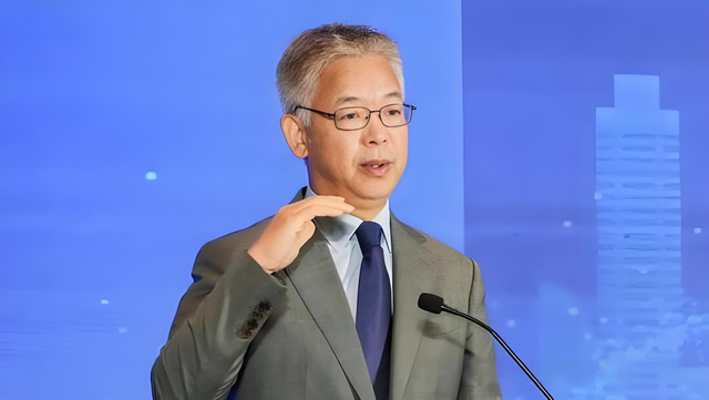 别再靠 “堆资源”！黄益平：全要素生产率才是经济新动力