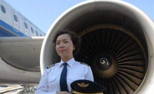 王牌女飞行员刘宇环：退役后被航空公司疯抢，成最贵民航女机长