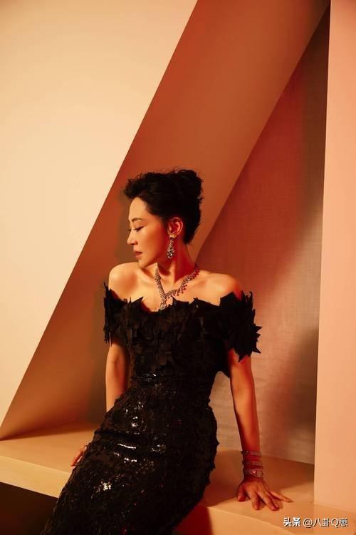身价过百亿	，坐拥北京一条街出门私人飞机，京圈内的富婆都有谁?