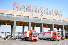 郑州航空港持续拓宽亚欧“第四物流通道” 前11个月国际公路运输货值达去年全年5.2倍图片