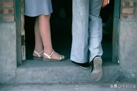 80年代穿丝袜的女工，那个年代是什么样？用图带你看最真实的历史图片