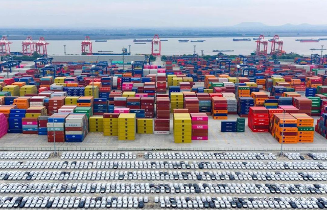 1万亿顺差刷屏！是勋章还是隐忧？中国清醒了