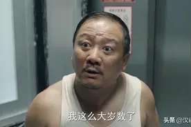 70岁大爷用羽毛球球拍抽打未成年男学生。处理结果引发热议图片