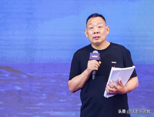 为胖东来苦干12年，因没及时迎客被开除，内幕被扒，冤的不止一个