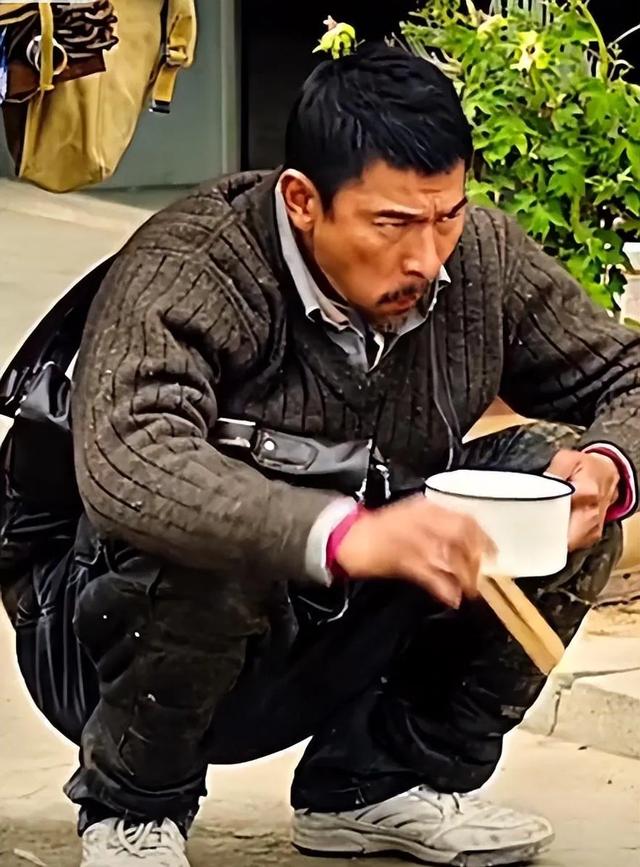 身上8处纹身还演农民？央视《生万物》闭眼选角，张艺谋真说对了