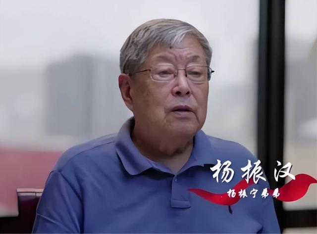 杨振汉赴八宝山送别杨振宁！露面回忆往事，透露了哥哥的一个遗憾