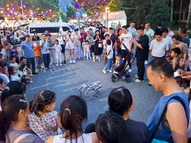 实拍!这条500米小街成夏夜顶流——