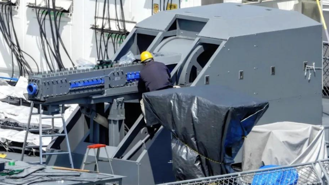 解放军终于出手，面向日本实弹射击，连打8天，张维为：成全她