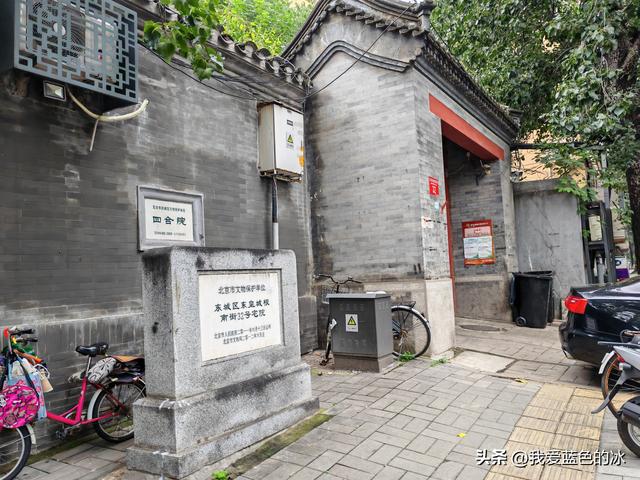 从中国美术馆出来，钻胡同，一路逛到王府井大街