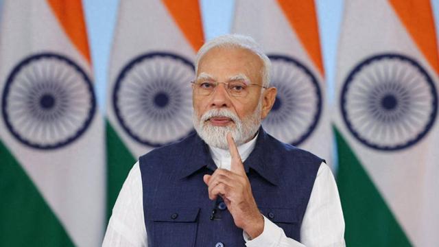 起飞前还在漏油！印度“光辉”战机迪拜坠毁，飞行员为何没跳伞？