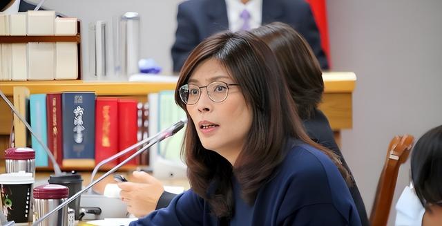 不识时务！郑丽文终于露出了狐狸尾巴！统一能寄望国民党吗？