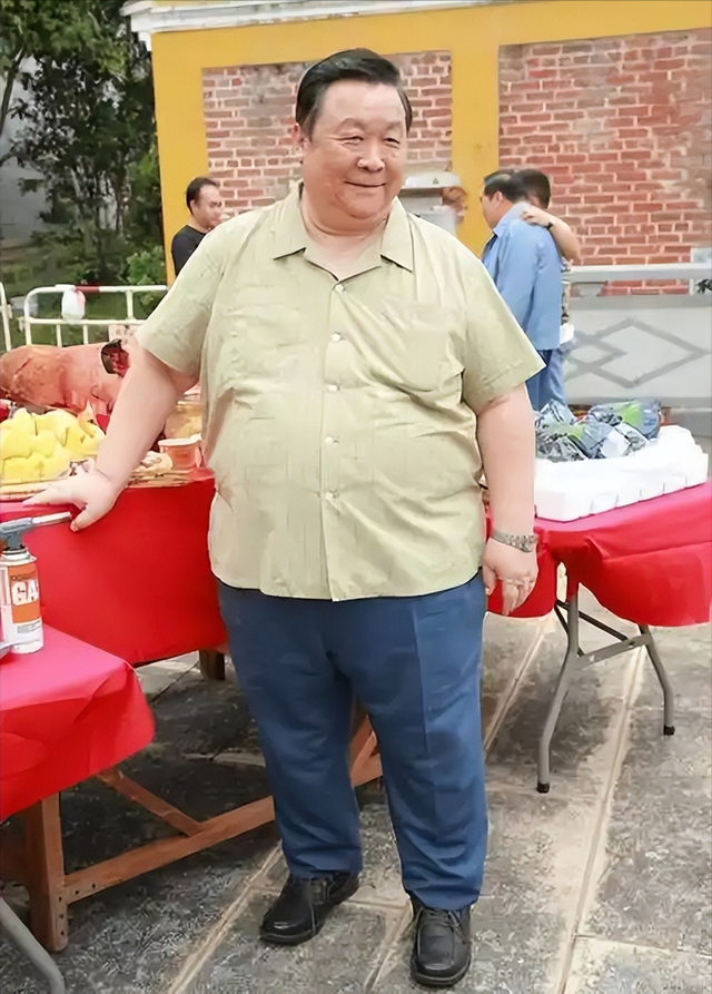 家花不如野花香！出轨保姆、逼死原配，如今过成这样只能算他活该
