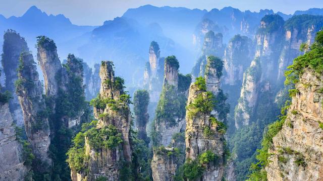 2025年暑假张家界旅游指南：探秘仙境峰林，畅享夏日狂欢