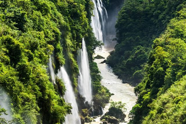 高铁穿云来！有问题，找警察“阿哥”~