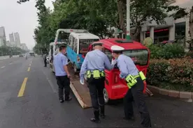 老年人没驾照，三四轮车又“禁止”上路，3个方案解决出行问题图片