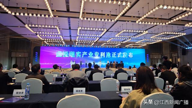 中国移动AI+VR融合创新论坛：元启智境虚实共生
