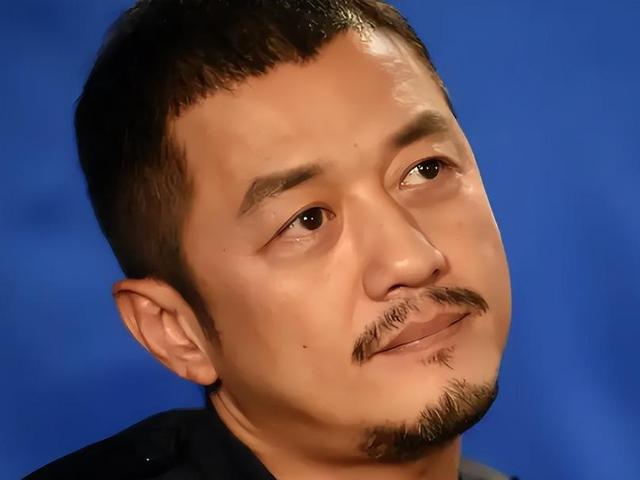 李亚鹏事件再升级！房东助理揭内情，暗指忘恩负义，当地居民发声