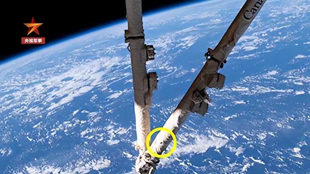 撞击神舟二十真凶锁定	，太空出现大量不速之客，推迟返回有危险吗