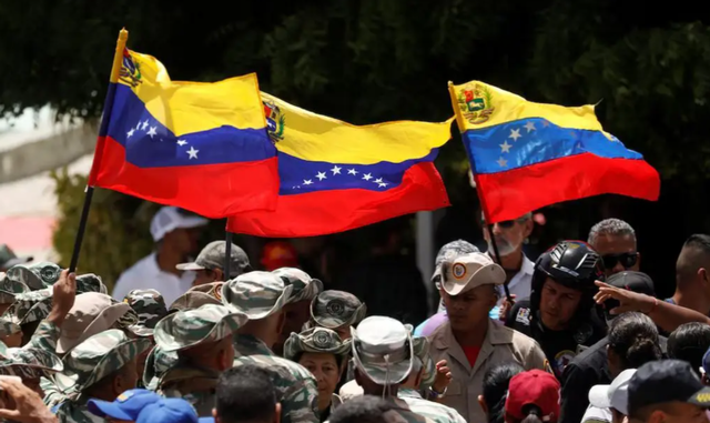 马杜罗后台全就位，中俄明确表态	，美军发兵在即，司令却先行辞职