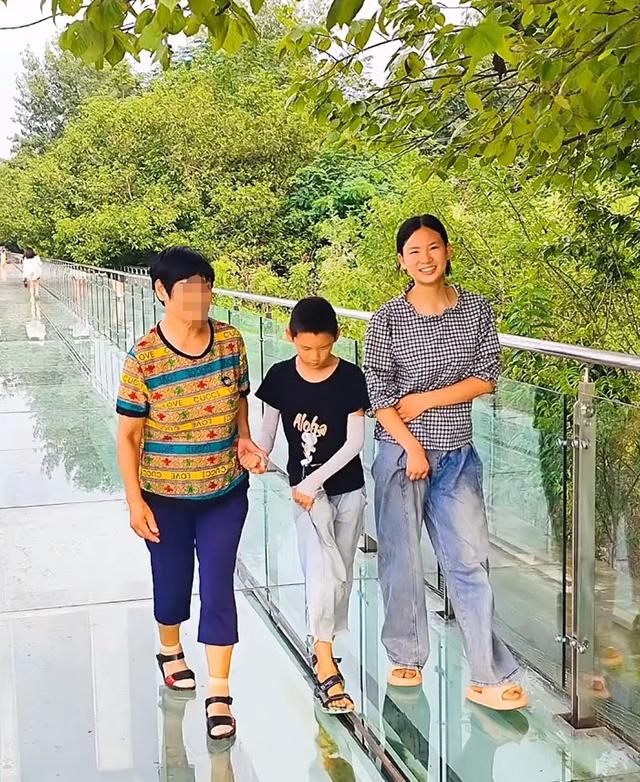 湖北男孩然然去世，年仅10岁，父亲：外婆至今不肯认错，无法原谅