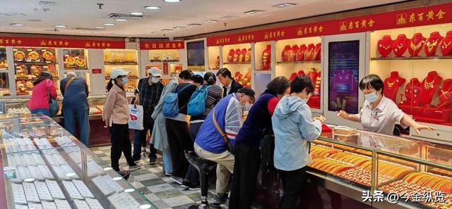 金价暴跌后反弹！全球央行狂买千吨压舱，华尔街豪喊5000美元目标