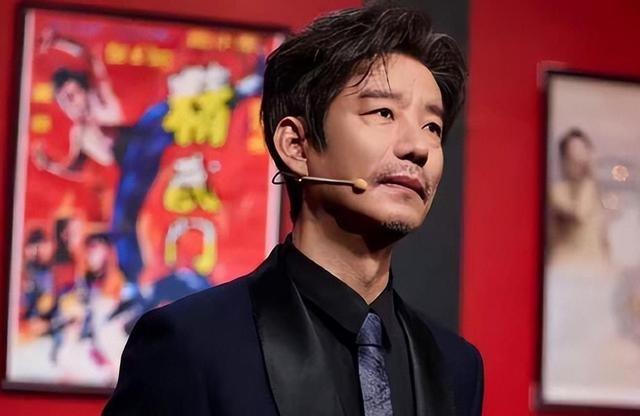 张艺谋没捧火，吴京带不红，如今50岁的他演完《戏台》终于被认识