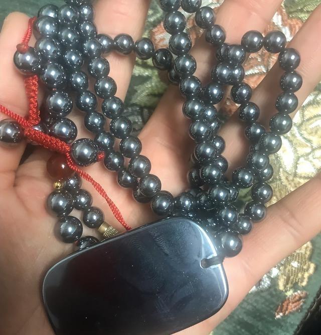 狠心扔掉近万元首饰，发现：这6种首饰，越戴越难受，千万别买