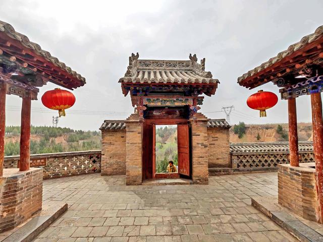房上建房，院中寻院——夏县堆云洞