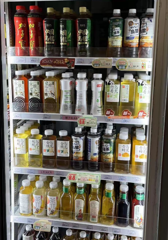 年赚1651亿、超越农夫山泉！伪装成国货的日本饮料，凭啥拿捏国人