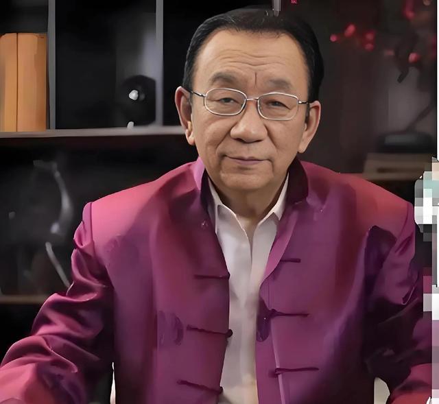 79岁侯耀华晚年凄凉！独居北京无保姆照料，家里脏乱差环境寒酸