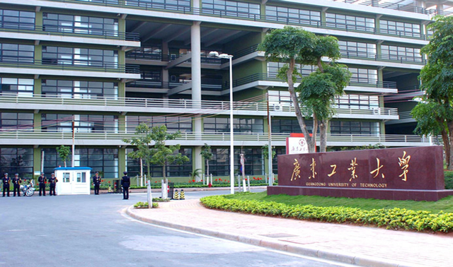菲律宾和广东同为1亿多人口，菲律宾创造3.3万亿，广东是多少？