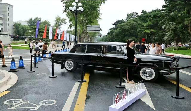 339.6万人点赞“向新”，文化与烟火点亮城市夜晚